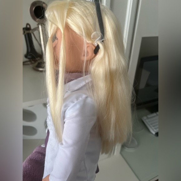 Our Generation Amelia Ann 18-inch Science Doll - Picture 5 of 13